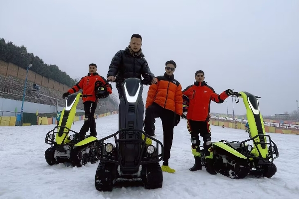 Sahabat yang sempurna untuk Aktiviti Luaran: Snowmobile Electric berdiri