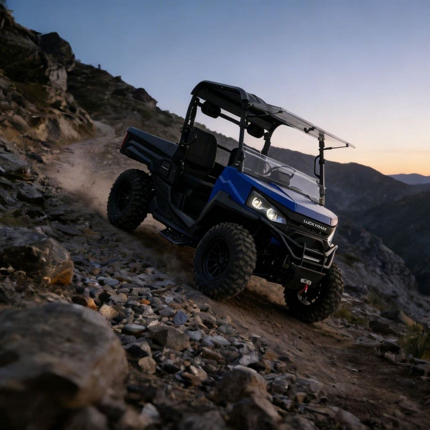 UTV 4WD untuk Memburu Kuasa Puncak 20KW 400mm Mengarungi Beban 350kg